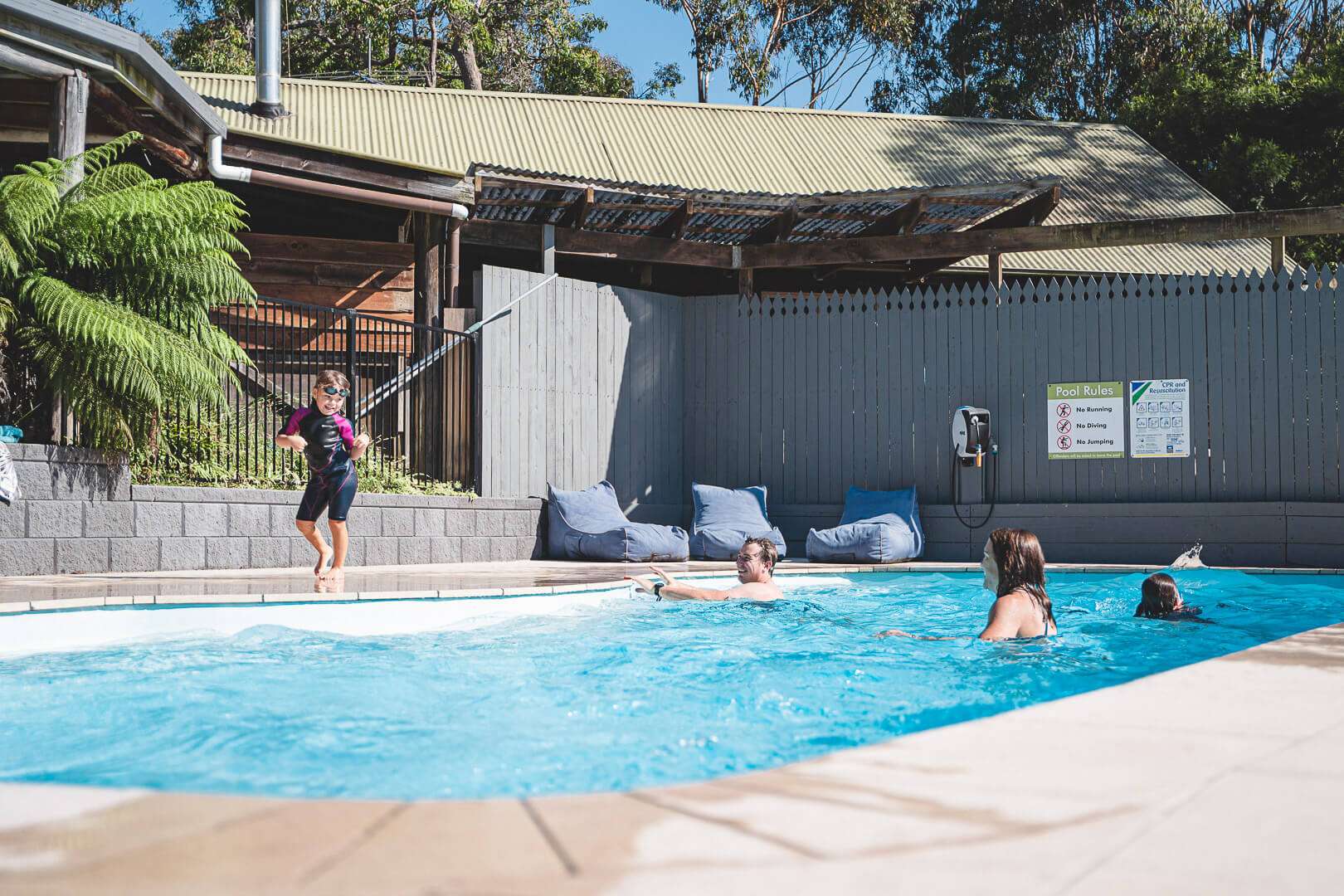 swimming pool 